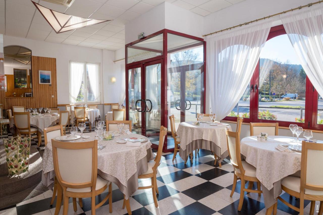 Logis Hotel & Restaurant Des Lacs Celles-sur-Plaine エクステリア 写真