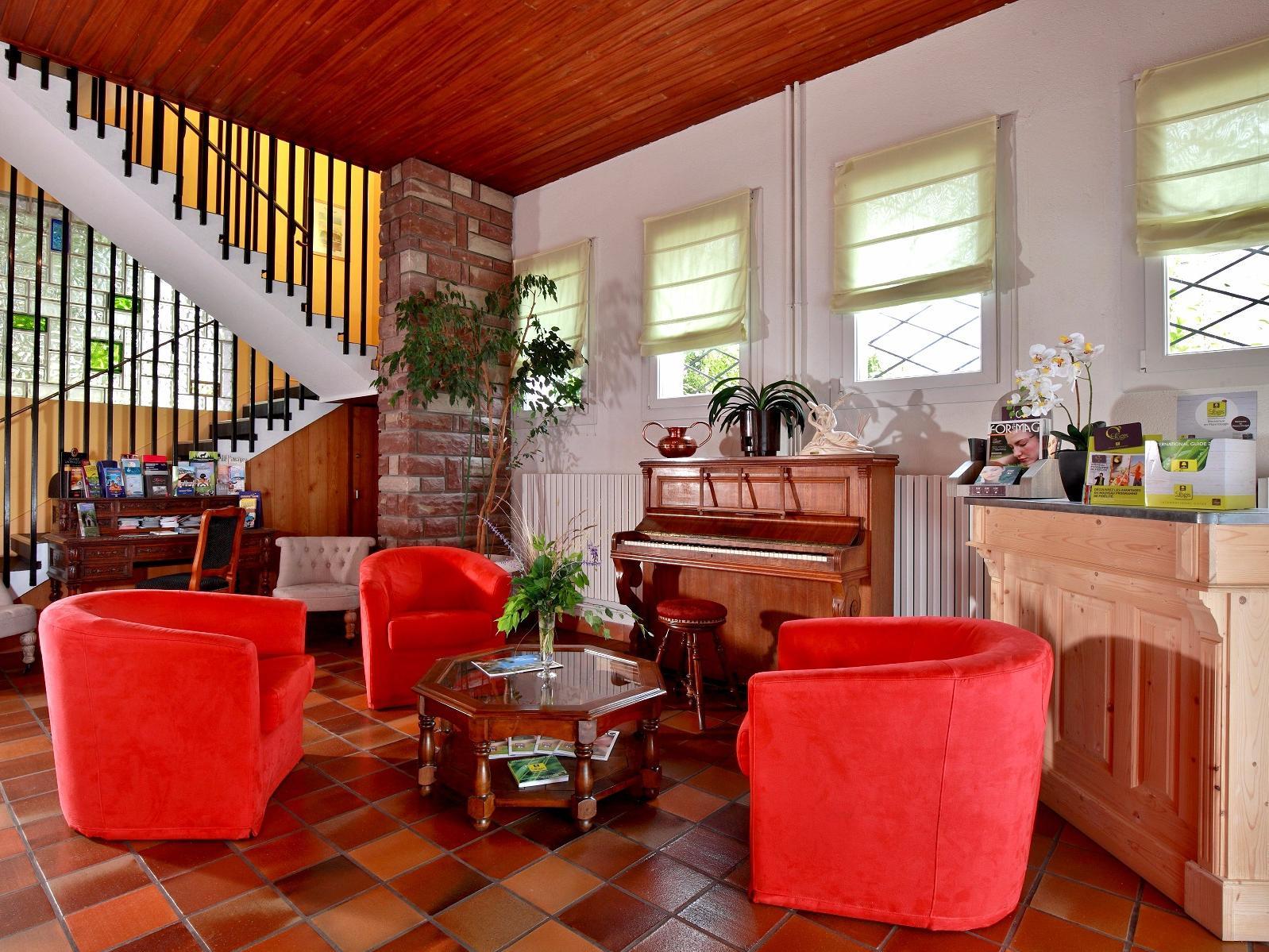 Logis Hotel & Restaurant Des Lacs Celles-sur-Plaine エクステリア 写真