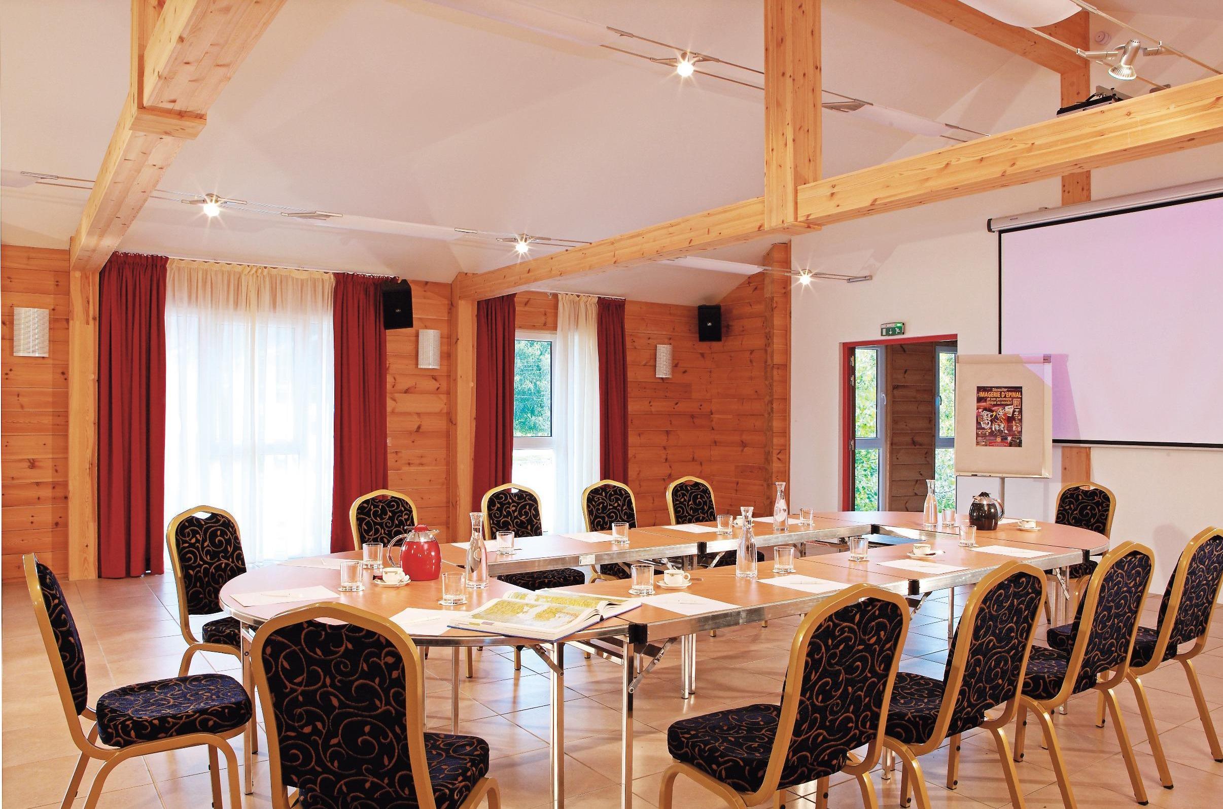 Logis Hotel & Restaurant Des Lacs Celles-sur-Plaine エクステリア 写真