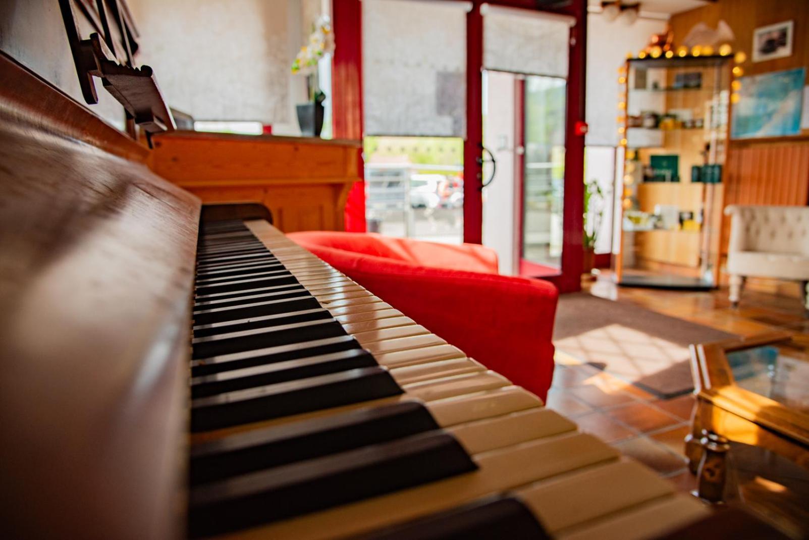 Logis Hotel & Restaurant Des Lacs Celles-sur-Plaine エクステリア 写真