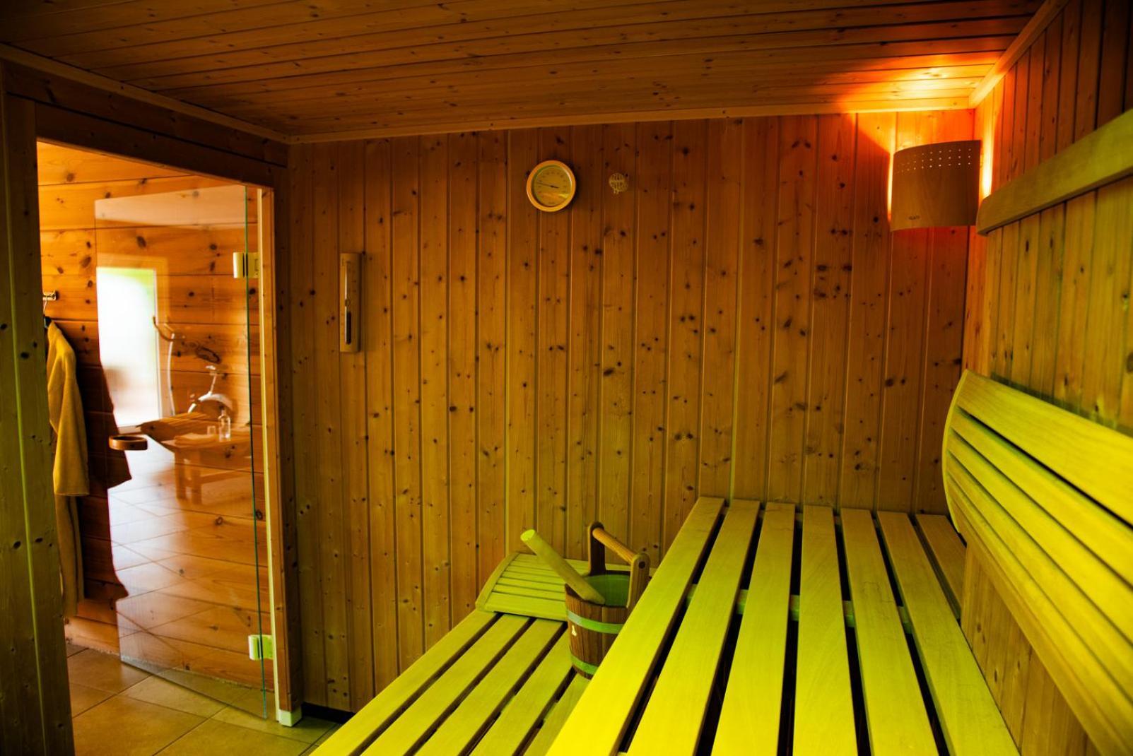 Logis Hotel & Restaurant Des Lacs Celles-sur-Plaine エクステリア 写真