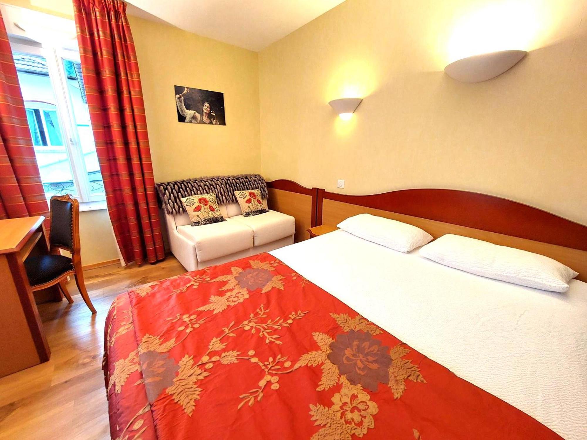 Logis Hotel & Restaurant Des Lacs Celles-sur-Plaine エクステリア 写真