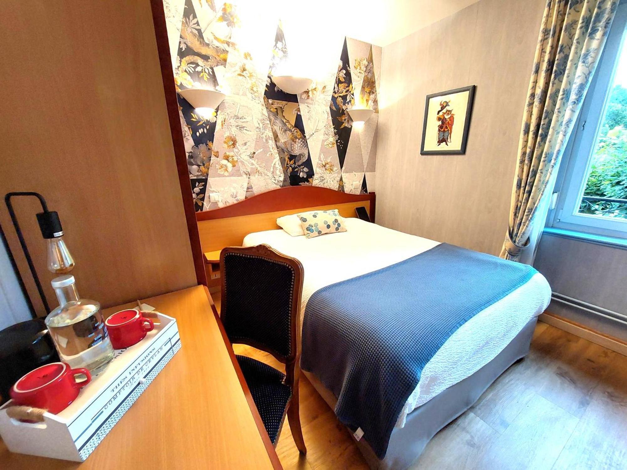 Logis Hotel & Restaurant Des Lacs Celles-sur-Plaine エクステリア 写真